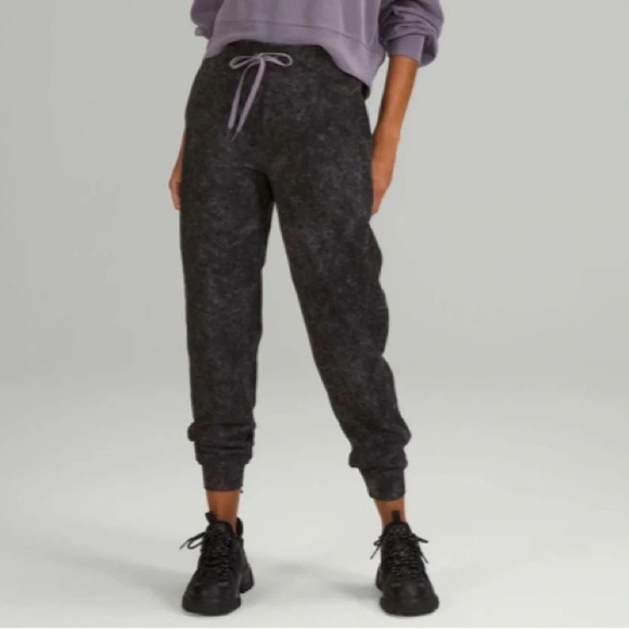 Lululemon Scuba High Rise French Terry Jogger - Picture 1 of 9